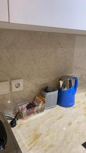 a counter top with a blender and a box of food at Apartemen Uttara with Mountain View City Center in Kejayan