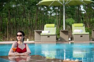Aalia Jungle Retreat and Spa, Bandarjudh, Haridwar - Araiya Anthology内部或周边的泳池