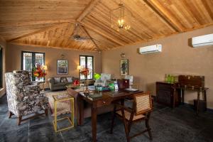 Aalia Jungle Retreat and Spa, Bandarjudh, Haridwar - Araiya Anthology的休息区