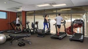 Fitness centrum a/nebo fitness zařízení v ubytování Residence Inn by Marriott Calgary South