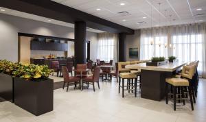 Posezení v ubytování Residence Inn by Marriott Calgary South