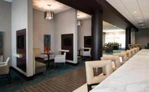 Posezení v ubytování Residence Inn by Marriott Calgary South