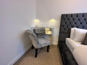 a bedroom with a desk with a chair next to a bed at The smaller new refurbished room 5 min from beach/parking in Guests house. in Bournemouth