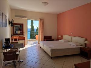 A bed or beds in a room at Miloni Studios