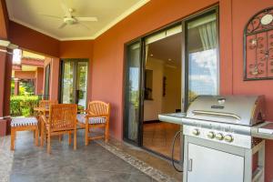 Köök või kööginurk majutusasutuses Bougainvillea 5102 Luxury Apartment - Reserva Conchal