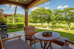 Aed väljaspool majutusasutust Bougainvillea 5102 Luxury Apartment - Reserva Conchal