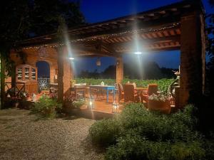 Bazén v ubytování Agriturismo Podere Marchiano nebo v jeho okolí