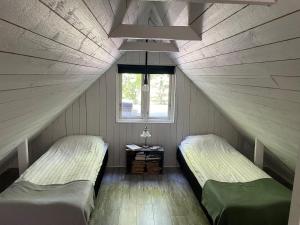 Postel nebo postele na pokoji v ubytování Bokis - Modern Forest Cottage