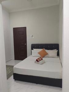 Postel nebo postele na pokoji v ubytování Inara Homestay Besut