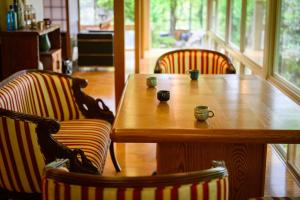 Χώρος καθιστικού στο 円山山荘 Maruyama villa 自然と調和し和の美を感じる岡山市内屈指の豪邸宿 supported by COCOSTAY
