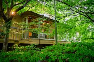 Κήπος έξω από το 円山山荘 Maruyama villa 自然と調和し和の美を感じる岡山市内屈指の豪邸宿 supported by COCOSTAY