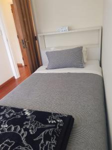 Postel nebo postele na pokoji v ubytování Pukenui Gem
