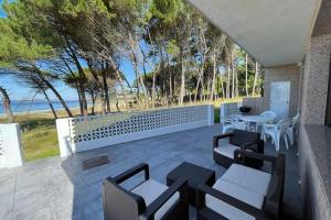 Zdjęcie z galerii obiektu Apartment in Sanxenxo with Ocean View w mieście Sanxenxo