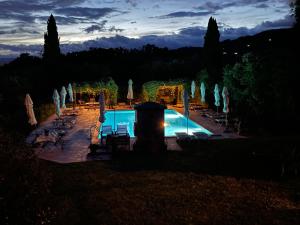 Bazén v ubytování Agriturismo Podere Marchiano nebo v jeho okolí