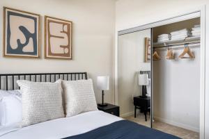 a bedroom with a bed and a large mirror at Palo Alto 2BR w WD Pool Spa nr Pinterest SFO-942 in Palo Alto +23 photos