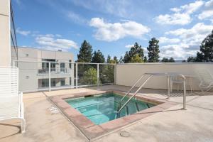 a swimming pool on the roof of a house at Palo Alto 2BR w WD Pool Spa nr Pinterest SFO-942 in Palo Alto