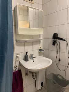 Ένα μπάνιο στο ZV-Scholtz Burghausen, Mozartstr.15 AP-52 +8 φωτογραφίες