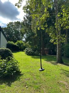 a pole in the grass in a yard at Appartementhaus Brunsholm in Esgrus