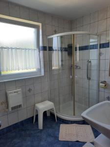 Kúpeľňa v ubytovaní Bungalows Raschun Grabelsdorf Etruskerweg 10 A-9122 St.Kanzian