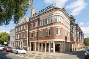 Το κτήριο όπου στεγάζεται  το διαμέρισμα