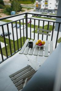a bowl of fruit sitting on a table on a balcony at Apartamenty Blue in Biała Podlaska