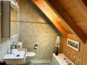 Vannituba majutusasutuses Doppelzimmer in charmantem B&B