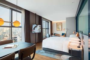Ein Bett oder Betten in einem Zimmer der Unterkunft RYSE, Autograph Collection by Marriott