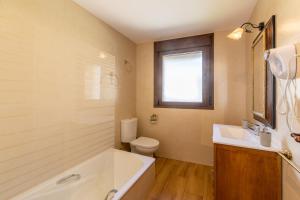 Koupelna v ubytování Casa Dieste Apartamentos Turísticos en Boltaña