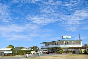 a building with a sign on top of it at Mundubbera Motel in Mundubbera