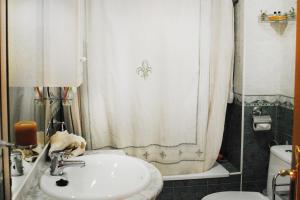 Koupelna v ubytování Apartamento Daniela + 16 fotografií