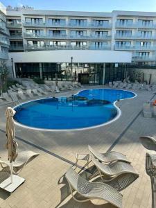 Bazén v ubytovaní Happy Land Aqua Polanki B405 alebo v jeho blízkosti