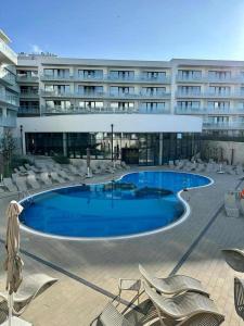 Bazén v ubytovaní Happy Land Aqua Polanki B405 alebo v jeho blízkosti