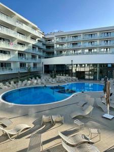 Bazén v ubytovaní Happy Land Aqua Polanki B405 alebo v jeho blízkosti
