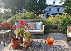 Zahrada ubytování Lou Pantai, Bed and Breakfast, Delux Bedroom