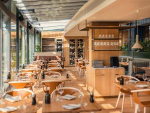 Swissôtel Kursaal Bern餐廳或用餐的地方
