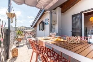 a patio with a table and chairs on a balcony at Gioiello Marino Holiday apt Tortoreto - Bike e Wi-Fi in Tortoreto Lido