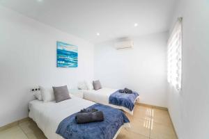 Postel nebo postele na pokoji v ubytování Villa Sirmione + 31 fotografií