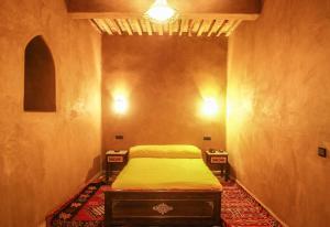 A bed or beds in a room at Riad Imuhar