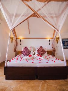 Postel nebo postele na pokoji v ubytování Sunshine Bay Hotel Zanzibar