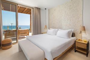 Postel nebo postele na pokoji v ubytování Sun n Salt Private Villas + 37 fotografií