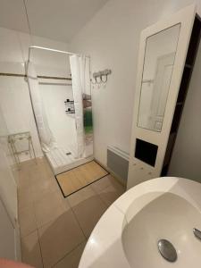 a bathroom with a shower and a toilet and a sink at Maison de vacances familiale in Ouistreham