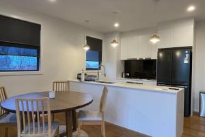 a kitchen with a table and a counter top at Home from Home Cozy Beauty Park Front in Melbourne