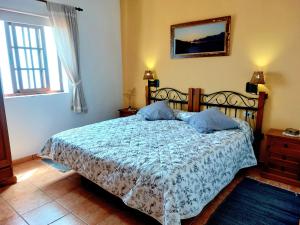 A bed or beds in a room at Las Paredes Még 24 kép