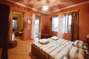 Postel nebo postele na pokoji v ubytování Sofia's guest house