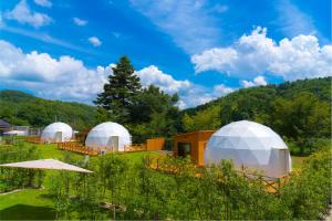 Φυσικό τοπίο κοντά σε οργανωμένο κάμπινγκ