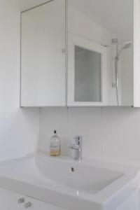 חדר רחצה ב-Compact & Light Studio Flat - Ladbroke Grove