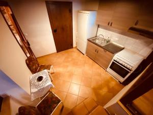 Kuchyň nebo kuchyňský kout v ubytování Arnaia B&B central