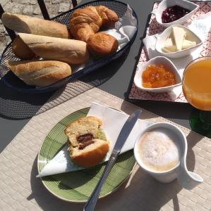 a table with a plate of bread and a tray of pastries at Casa di Carmine 1915 - Solo Adulti in Gamberale