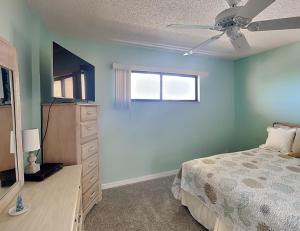 En eller flere senger på et rom på Boca Vista 245