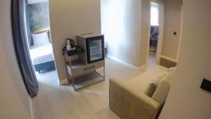 TV a/nebo společenská místnost v ubytování Alessia Hotel